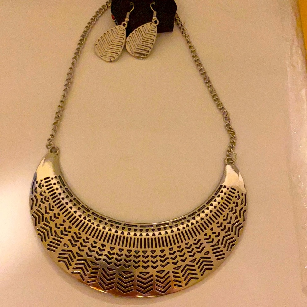 Beautiful set earrings and necklace